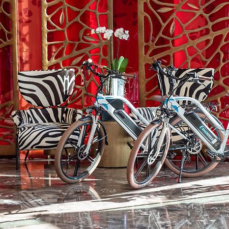 Emporium Hotel South Bank Brisbane Exteriér fotografie Bicycles at the lobby