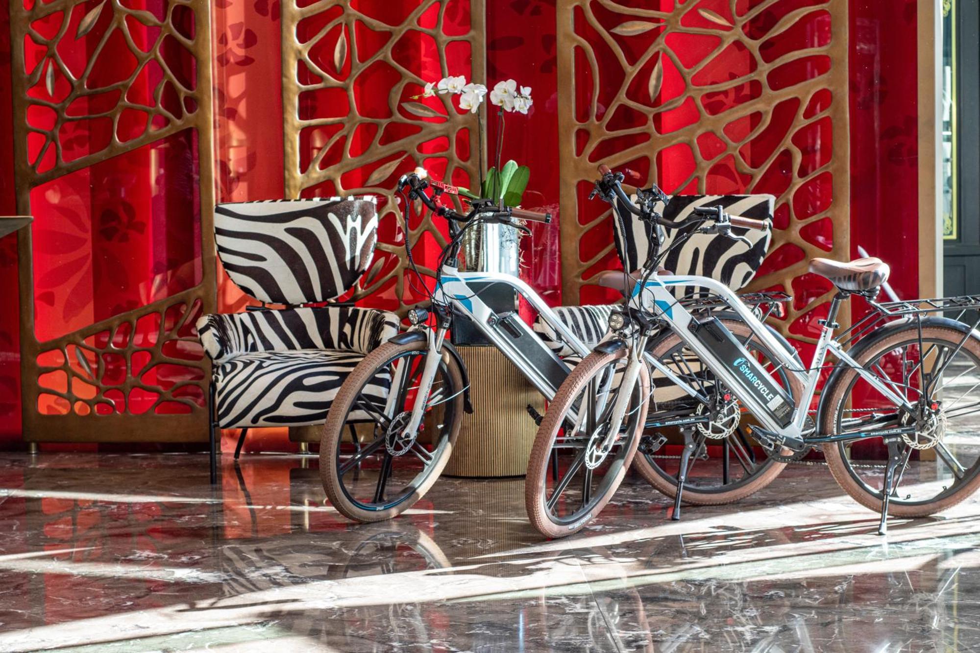 Emporium Hotel South Bank Brisbane Exteriér fotografie Bicycles at the lobby