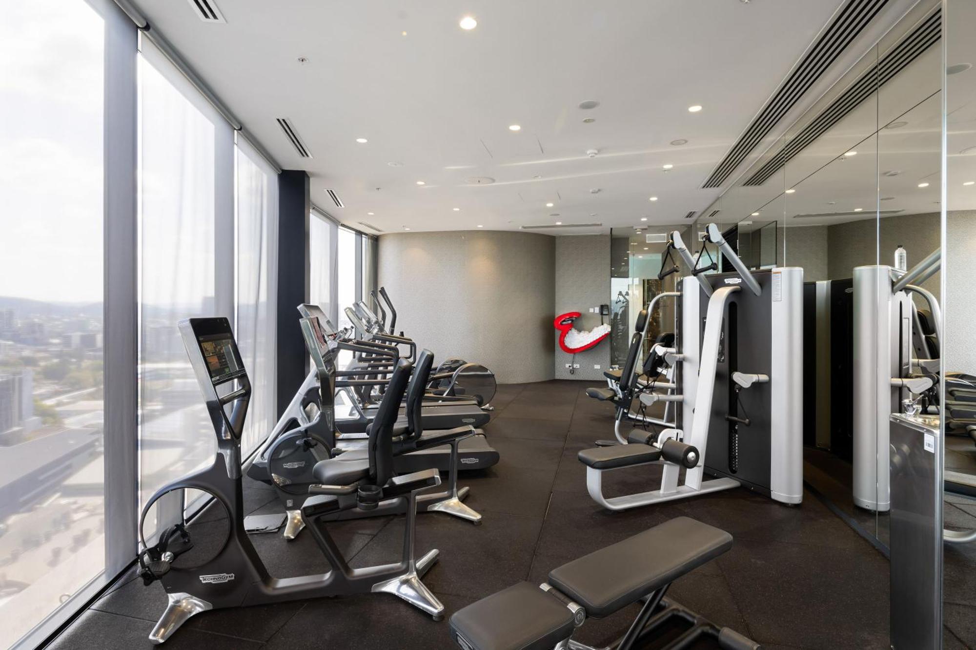 Emporium Hotel South Bank Brisbane Exteriér fotografie The gym at the 360° Club