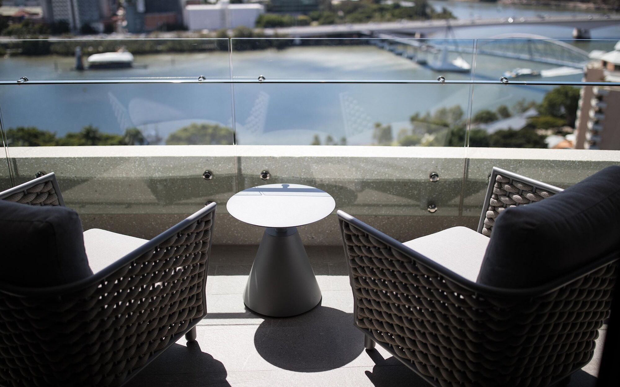 Emporium Hotel South Bank Brisbane Exteriér fotografie A balcony at the hotel